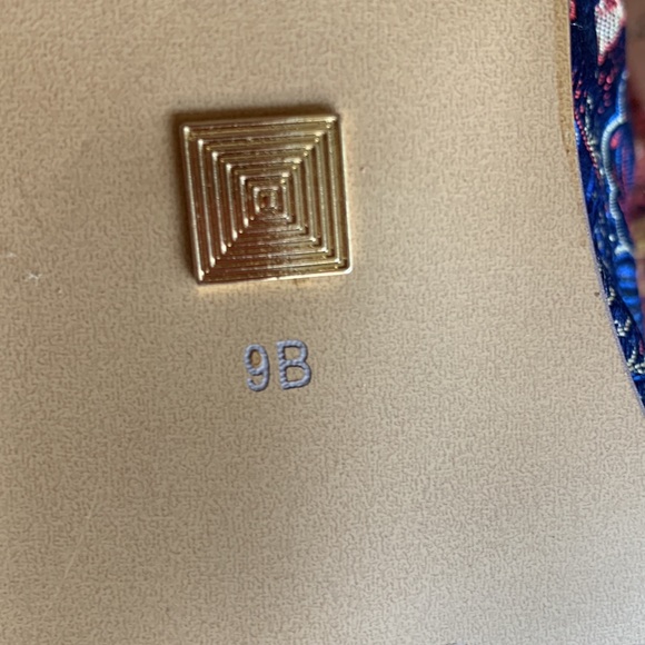 Very rare!  LuLaRoe slip on mules size 9B. - Picture 5 of 7